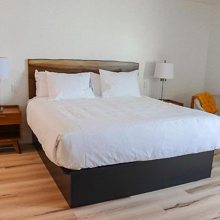 Foxglove Suite At The Wildflower Inn Голд Бийч Екстериор снимка